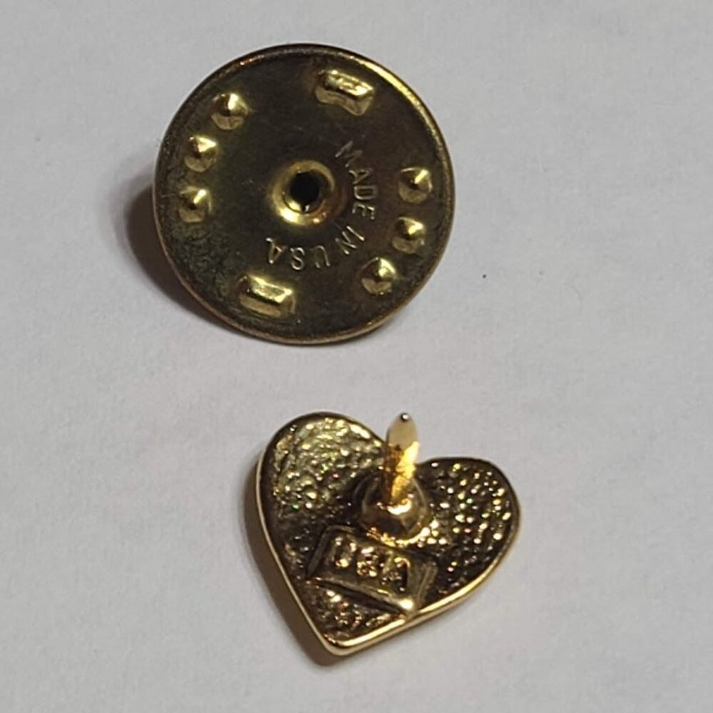 Gold Tone Heart Lapel Pin Small Love Brooch Tie Tack USA Made - Picture 4 of 5